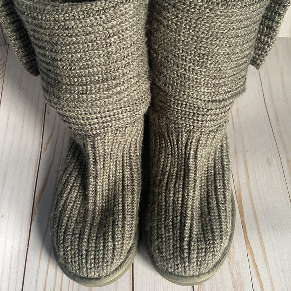 Ugg Classic Cardy Boot, women’s size 6 - Picture 4 of 8